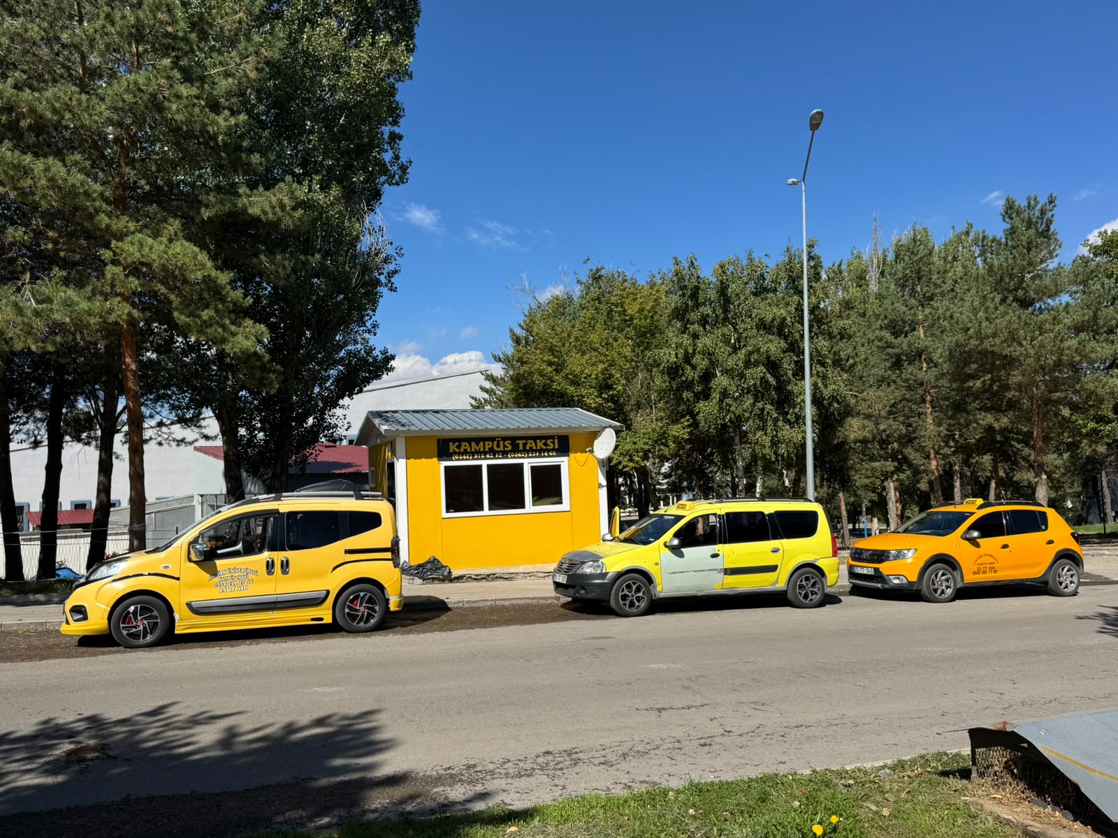 Kampüs Taksi birinci durak, Atatürk Üniversitesi, KYK yurtları karşısı